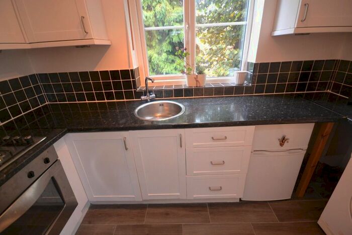 1 Bedroom Flat To Rent In Send Road, Caversham, Reading, RG4