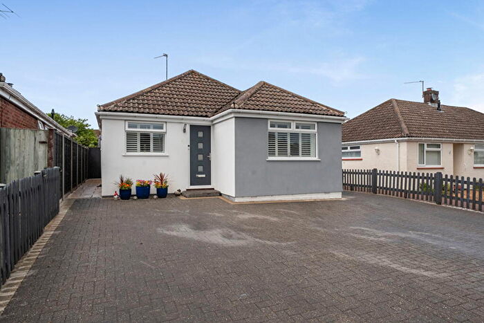 2 Bedroom Detached Bungalow For Sale In Woodroffe Drive, Basingstoke, RG22