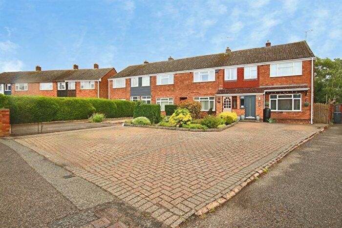 3 Bedroom End Of Terrace House For Sale In Home Farm Crescent, Whitnash, Leamington Spa, CV31