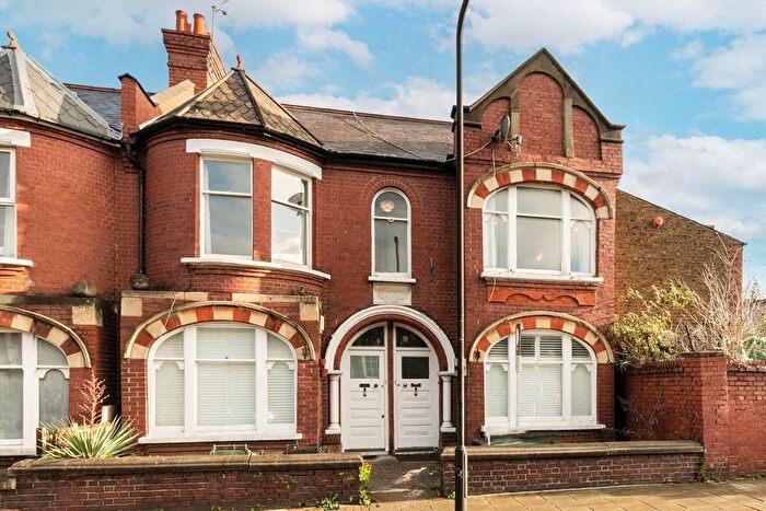 3 Bedroom Maisonette To Rent In Radbourne Road, Balham, SW12