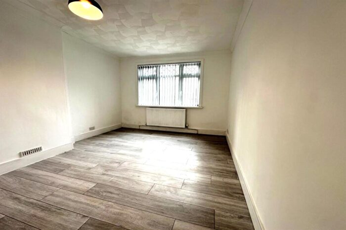 3 Bedroom Flat To Rent In Olive Road, Southampton, SO16