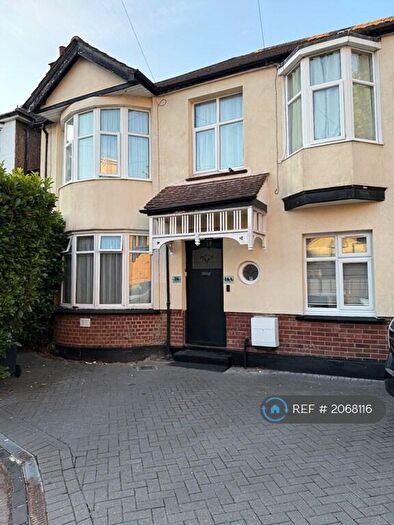 3 Bedroom Detached House To Rent In Chase Hill, Enfield, EN2