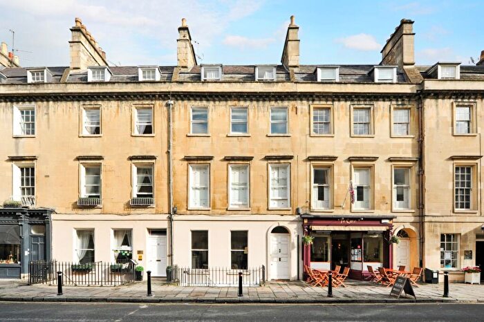 2 Bedroom Maisonette To Rent In Brock Street Bath, BA1