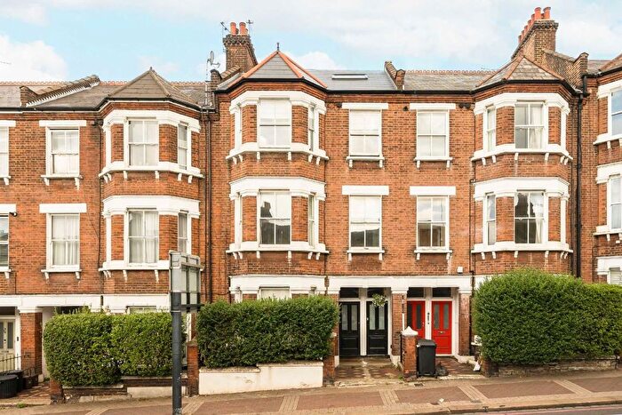 2 Bedroom Flat For Sale In Latchmere Road, Clapham Junction, SW11