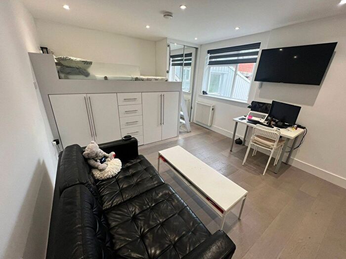 Property To Rent In Millbrook Road East, Southampton, Hampshire, SO15