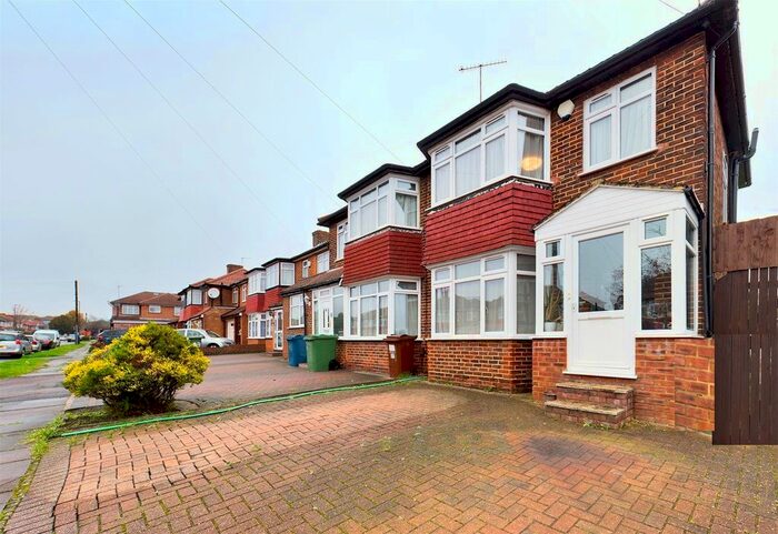 3 Bedroom Detached House To Rent In Wetheral Drive, Stanmore HA7
