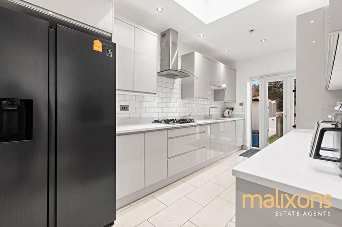 3 Bedroom Terraced House For Sale In Gateside Road, London, SW17