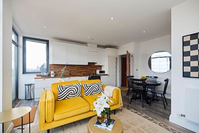 2 Bedroom Flat To Rent In Manor Park Road, London, NW10