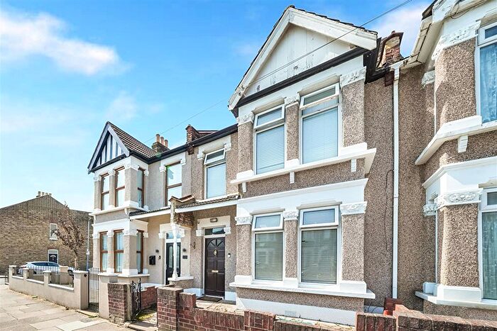 3 Bedroom Terraced House For Sale In Clarissa Road, Romford, RM6