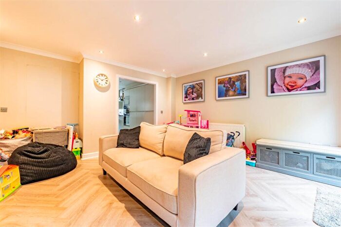 3 Bedroom Town House To Rent In Farington Court, Farington, Leyland, PR25