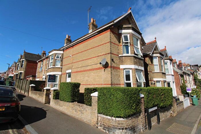 3 Bedroom House For Sale In Moorgreen Road, Cowes, PO31