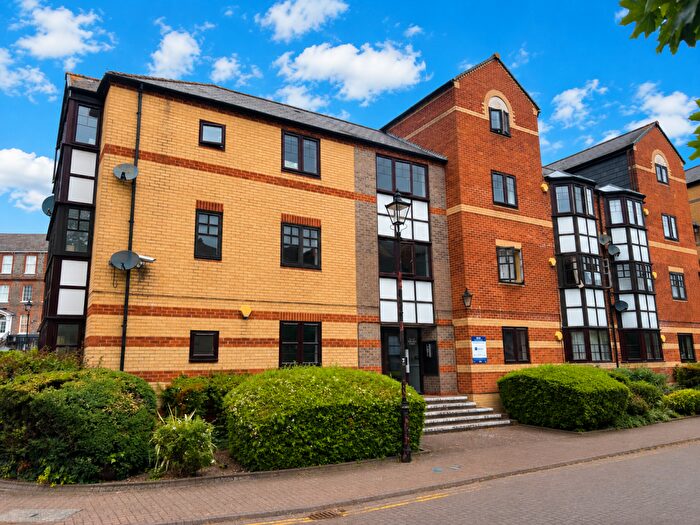 2 Bedroom Apartment For Sale In Maltings Place, Reading, RG1