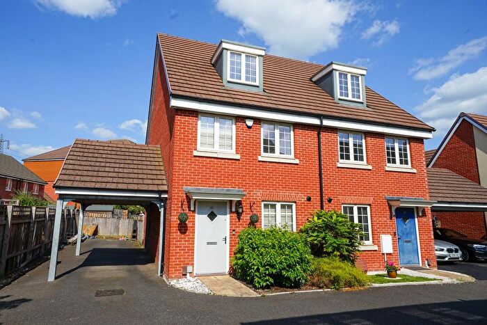 3 Bedroom Semi-Detached House For Sale In Porus Piece, Leighton Buzzard, LU7