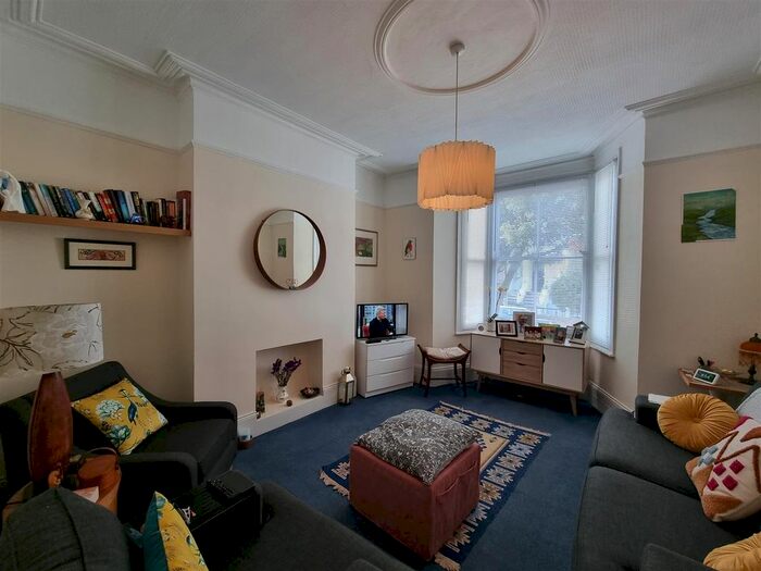 1 Bedroom Flat To Rent In Corinne Road, London, N19