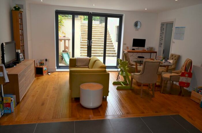 3 Bedroom Flat To Rent In Rosewater House, Palmers Green, N13