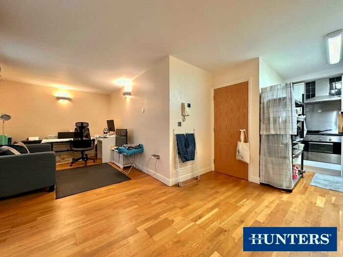 2 Bedroom Flat To Rent In Eaton Road, Sutton, SM2