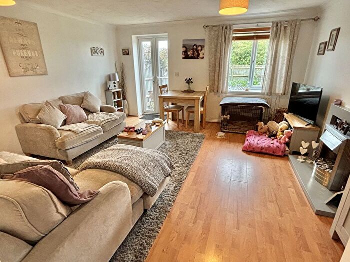 3 Bedroom End Of Terrace House For Sale In New Bridge Road, Glen Parva, Leicester, Leicestershire., LE2