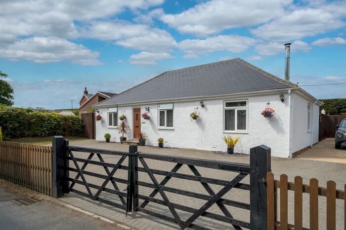 4 Bedroom Detached House For Sale In Little Whitehouse Road, Porchfield, Newport, PO30