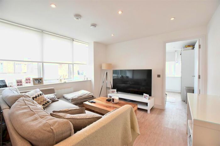 1 Bedroom Flat To Rent In The Street, Ashtead, KT21