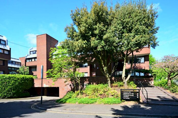 2 Bedroom Flat To Rent In Chandos Way, Golders Green, London, NW11