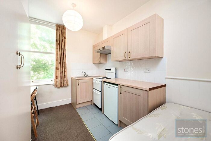 Apartment To Rent In Belsize Avenue, London, NW3