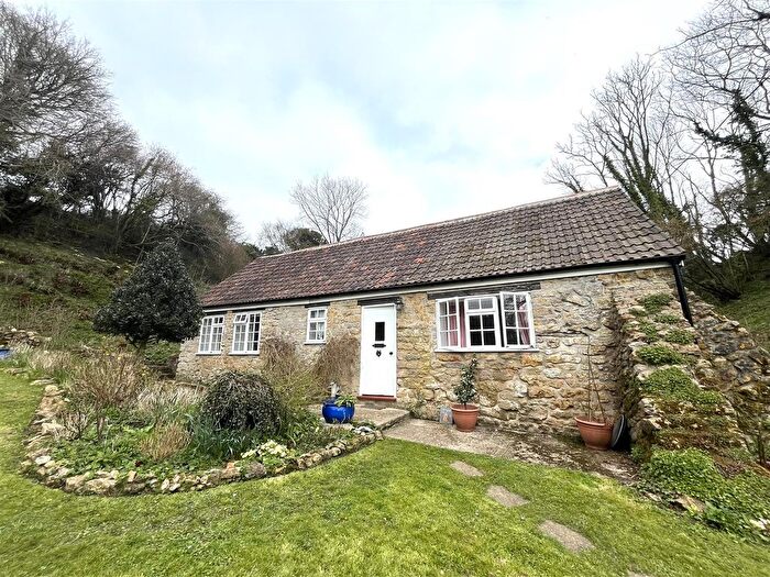 2 Bedroom Detached Bungalow To Rent In South Poorton, Bridport, DT6
