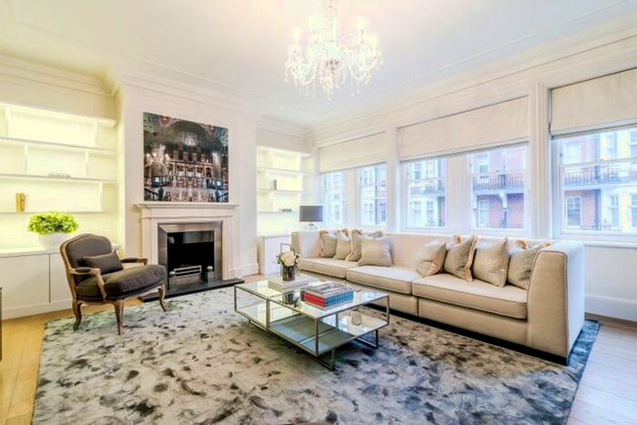 3 Bedroom Flat To Rent In Duke Street, Mayfair, W1K