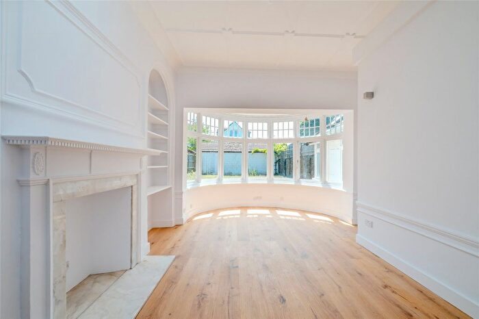 2 Bedroom Flat To Rent In Drewstead Road, London, SW16