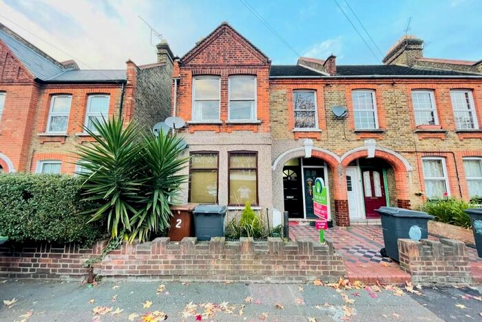 2 Bedroom Flat To Rent In Brettenham Road, Walthamstow, London E17