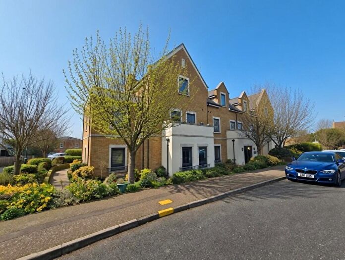 2 Bedroom Flat For Sale In St. Georges Lane, SS3