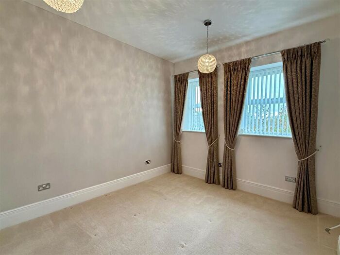2 Bedroom Apartment To Rent In Grassdale Park., Brough, HU15