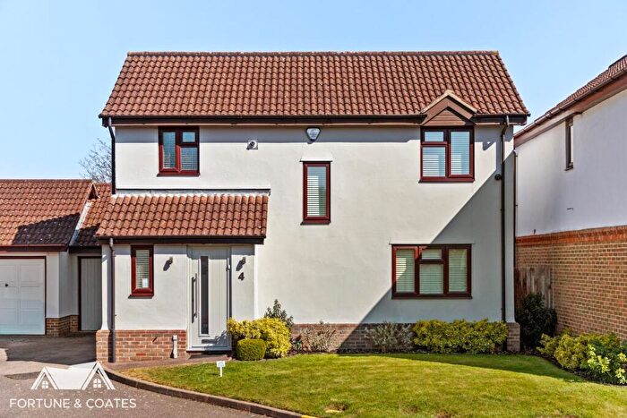 3 Bedroom Detached House For Sale In Wetherly Close, Harlow, CM17