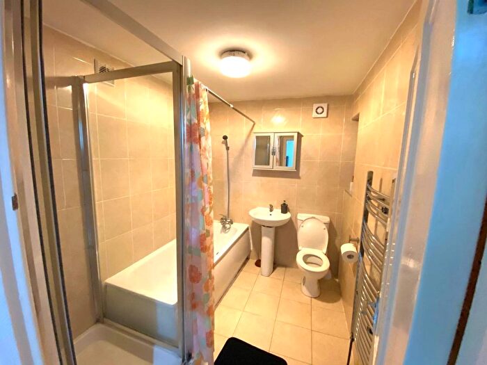 2 Bedroom Flat To Rent In Monmouth Road, Hayes, UB3