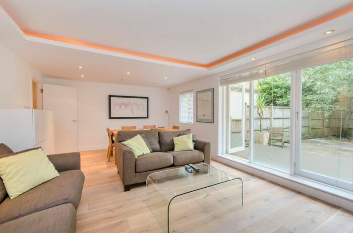 2 Bedroom Flat For Sale In Marlborough Hill, St John's Wood, London, NW8