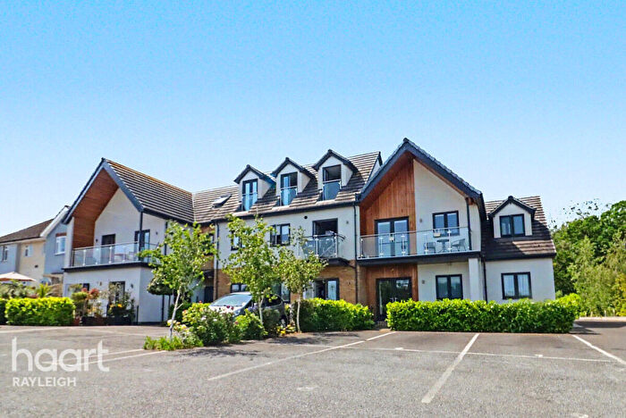 2 Bedroom Flat For Sale In Ferry Road, Hullbridge, SS5