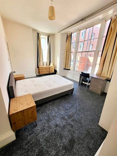 2 Bedroom Flat To Rent In Hanover Square, Leeds, LS3