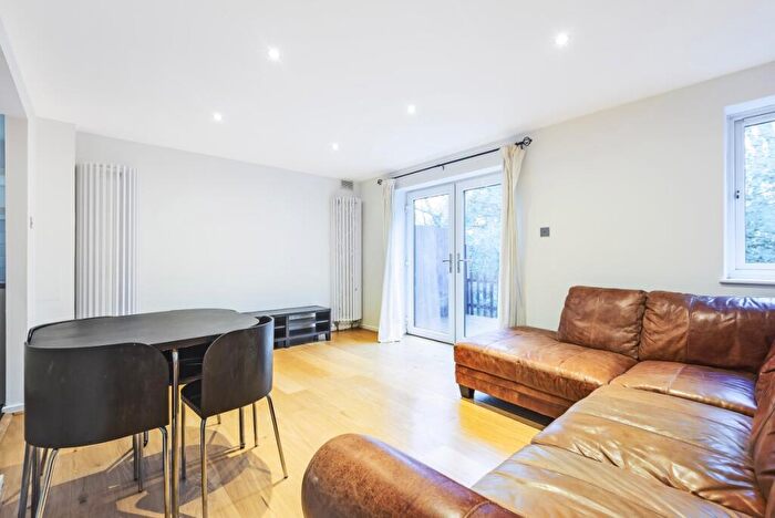 2 Bedroom Flat To Rent In Crystal Palace Parade, London, SE19