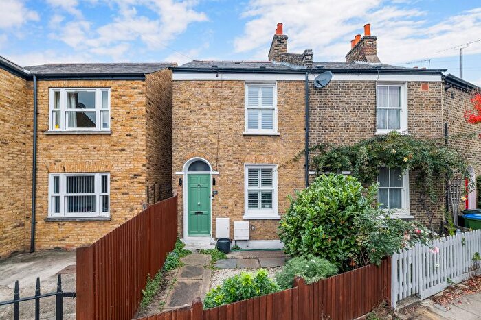 2 Bedroom End Of Terrace House For Sale In Whitworth Street, London, SE10