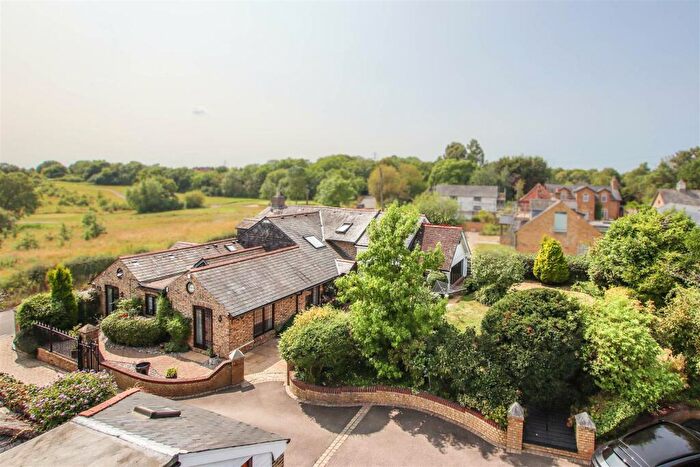 4 Bedroom Detached House For Sale In White Stubbs Lane, Broxbourne, EN10