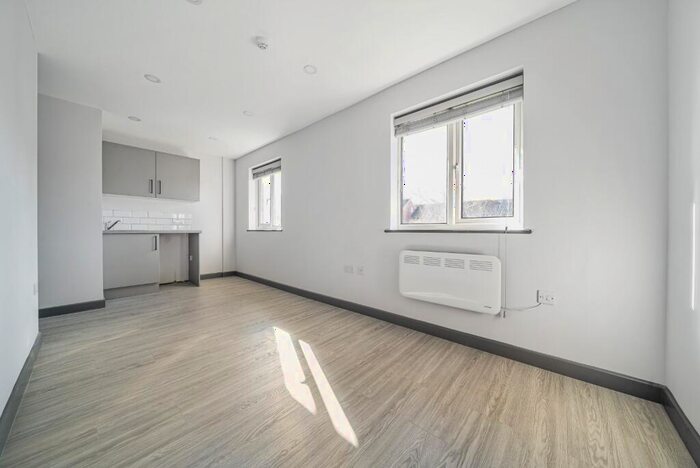 1 Bedroom Semi-Detached House To Rent In Hospital Way, Hither Green, Lewisham, SE13