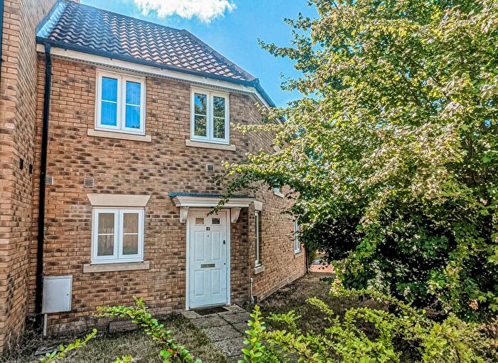 3 Bedroom Semi Detached House To Rent In Conifer Close, Mildenhall, IP28