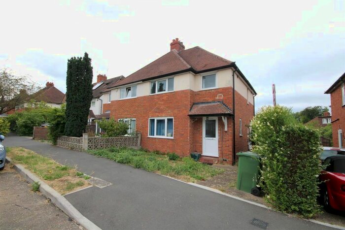 4 Bedroom Property To Rent In Ashenden Road, Guildford, GU2