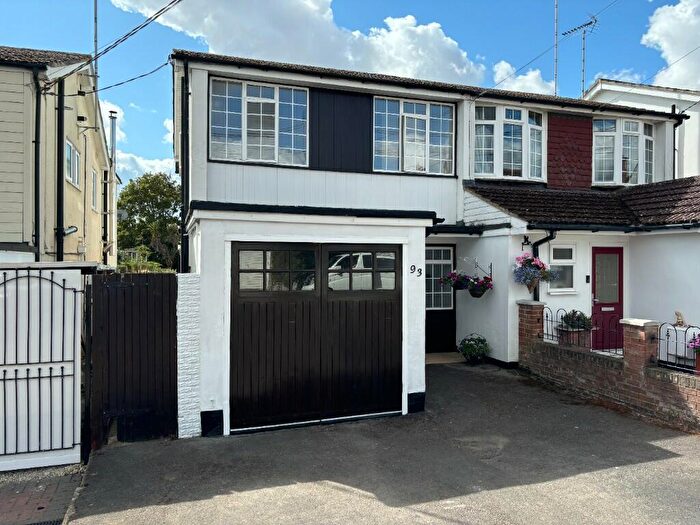 3 Bedroom Semi-Detached House To Rent In Clifton Road, Rochford, Essex, SS4