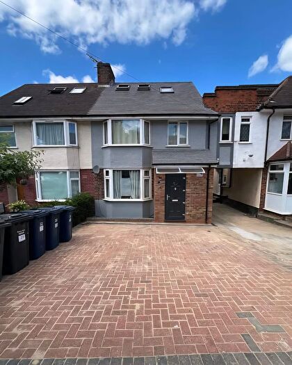 Studio To Rent In Selborne Gardens, London, NW4