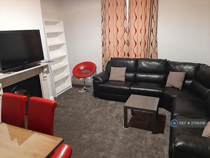 6 Bedroom Terraced House To Rent In Kensington Terrace, Leeds, LS6