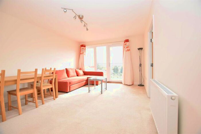 2 Bedroom Flat To Rent In Observer Close, Edgware, NW9