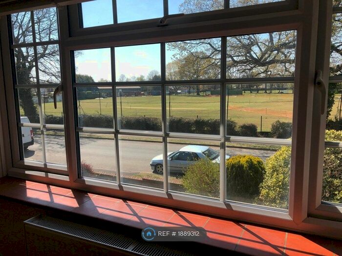 1 Bedroom Flat To Rent In Bostock Avenue, Horsham, RH12