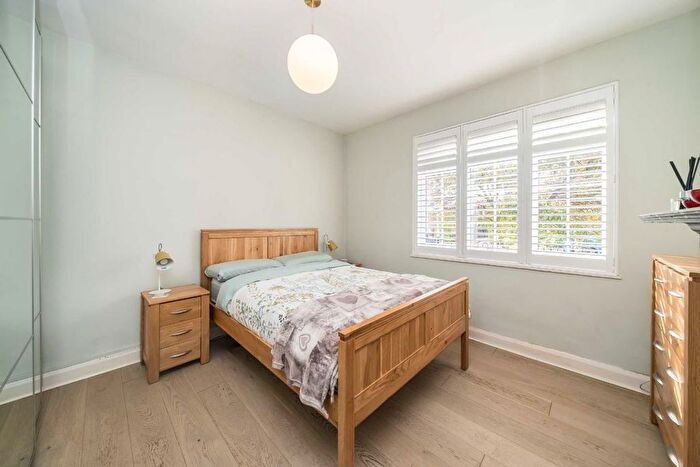 2 Bedroom Flat For Sale In Godley Road, London, SW18