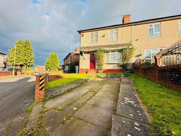 3 Bedroom Semi-Detached House To Rent In Roseland Avenue, Dudley, DY2