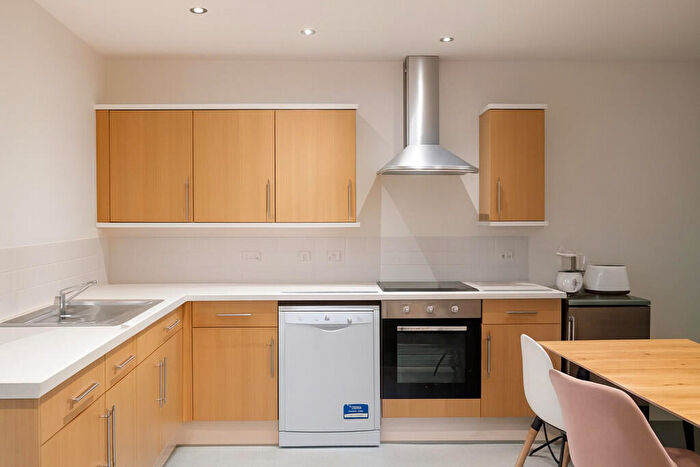 4 Bedroom Maisonette To Rent In Ambra Vale, Clifton, Bristol, BS8